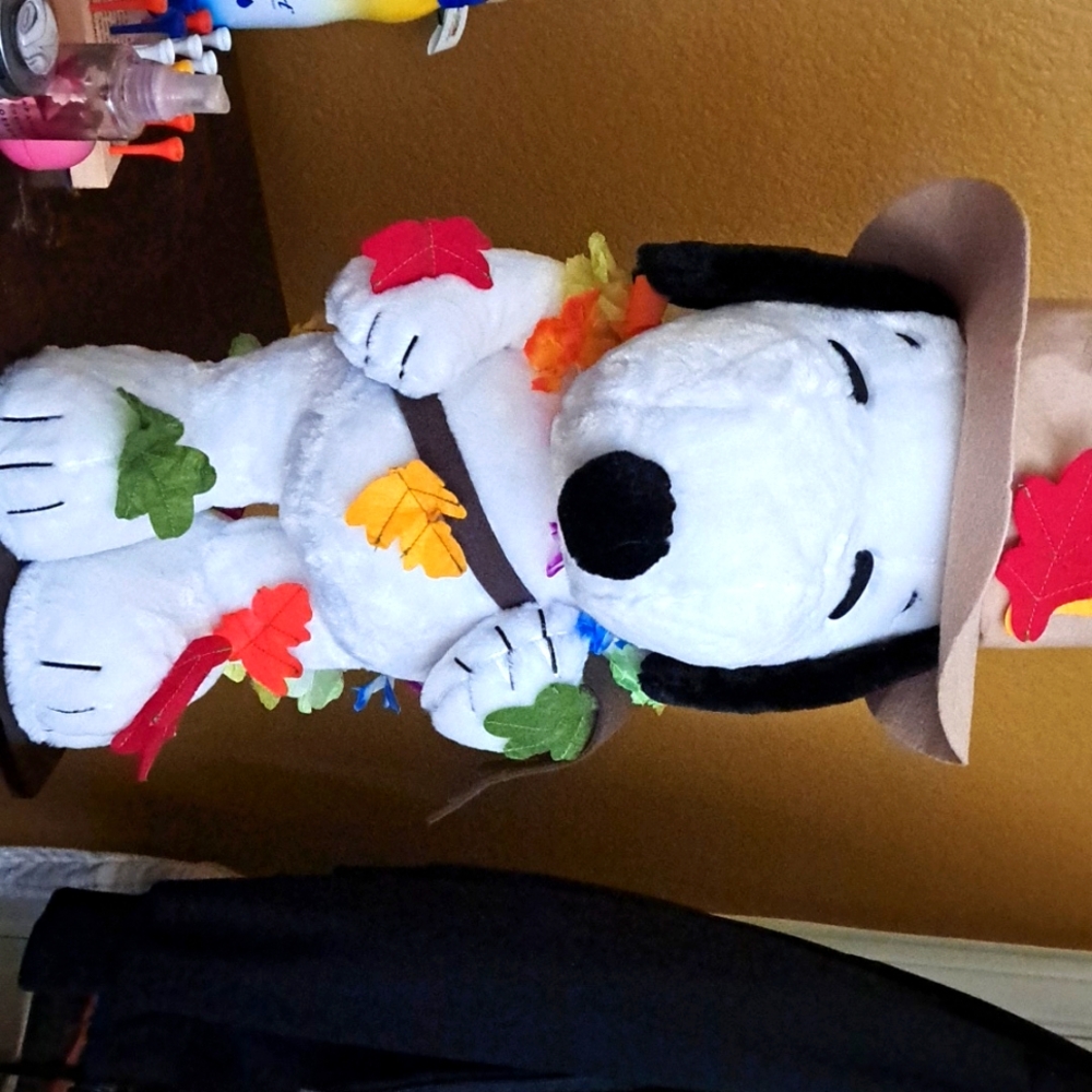 Snoopy plush statue